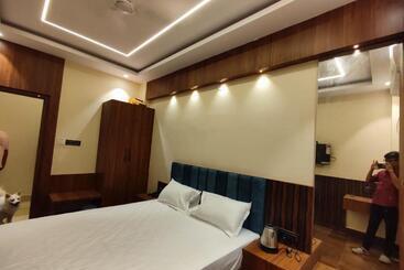 Отель B S Heights