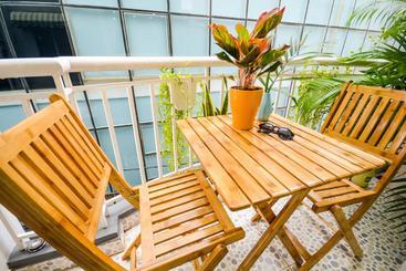 تختخواب و صبحانه The Nguyens Café Nhc