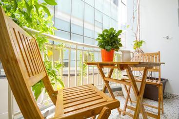 تختخواب و صبحانه The Nguyens Café Nhc