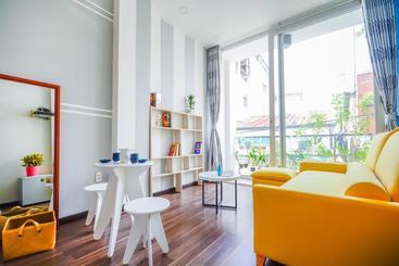 تختخواب و صبحانه The Nguyens Café Nhc