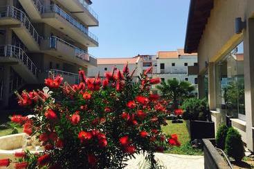 Godija Hotel & Suites