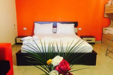 Godija Hotel & Suites