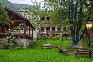 هتل Villa Mestia