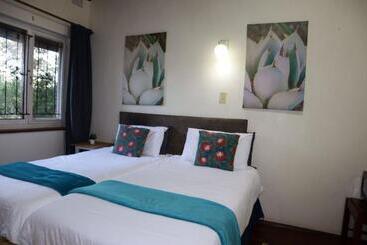 פנסיון Whistling Woods