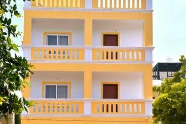 هتل Le Premier Inn   With A Swimming Pool , Beside The Bay !