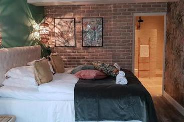 تختخواب و صبحانه Villa Juli Guesthouse