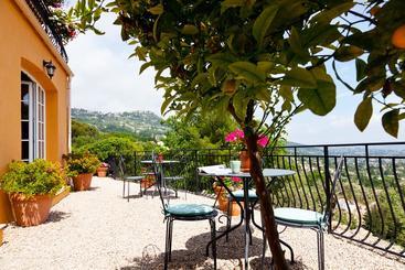 تختخواب و صبحانه Villa Juli Guesthouse