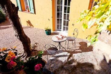 تختخواب و صبحانه Villa Juli Guesthouse