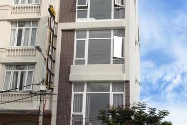 Coco Beach Hostel & Apartment