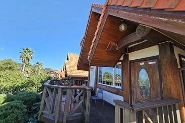 בית מלון כפרי Jeju Joyland