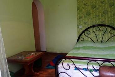 تختخواب و صبحانه Guest House Khatuna
