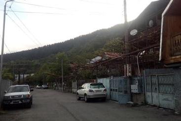تختخواب و صبحانه Guest House Khatuna