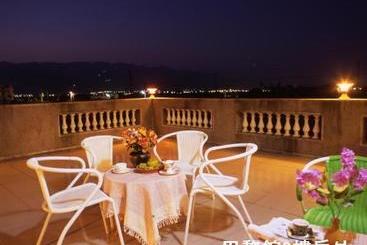 تختخواب و صبحانه Paris Villa