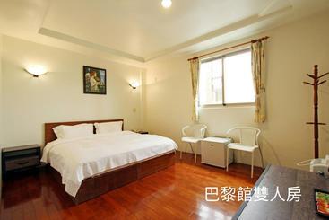تختخواب و صبحانه Paris Villa