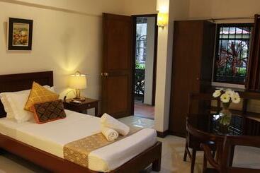 مبيت وإفطار Ronamar Apartelle