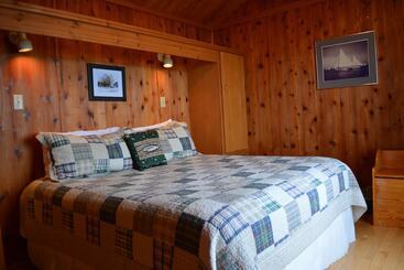 בית מלון כפרי Black Walnut Point Inn