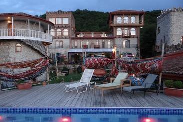 هتل Chateau Mere