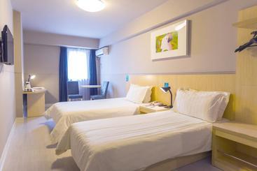 هتل Jinjiang Inn Linyi Tongda Road