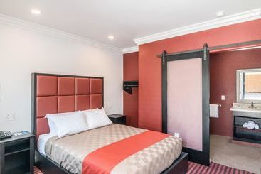 هتل El Dorado Inn