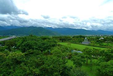 هتل Taitung Cultural Excursion Resort