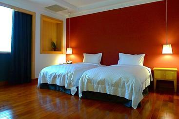 هتل Taitung Cultural Excursion Resort