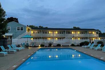 هتل The Escape Inn