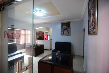 Room In Lodge - Prenox Hotel And Suites