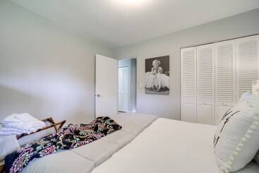 بيت ريفى Centrally Located Brevard Home W/ Deck & Fire Pit!