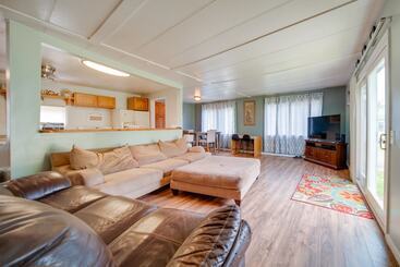 별장 Cozy Geneva Home: Walk To Lake Erie & Main Strip!