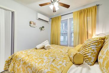 کلبه Delightful Tobyhanna Home With Game Room!