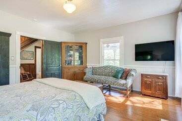 コテージ Historic & Charming Pittsboro Home W/ Fireplaces