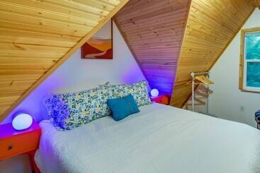 بيت ريفى Adorable A Frame Cabin, Steps To Lake Cushman!