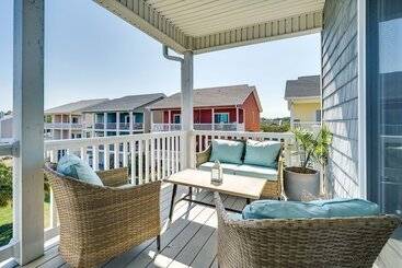 קוטג'' Carolina Beach Lakefront House: Walk To Beach!