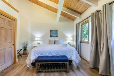 コテージ Luxe Tahoe City Cabin W/ Lake Views & Beach Access