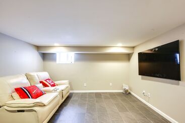 کلبه Saint Louis Home W/ Deck: 4 Mi To Downtown!