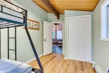 コテージ East Stroudsburg Home Near Skiing & Del Water Gap!