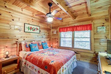 Сельский дом Sevierville Cabin: Private Deck, Community Pool!