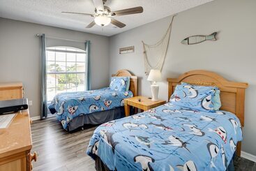 بيت ريفى Kissimmee Home: Pool, Game Room & Lake Views!