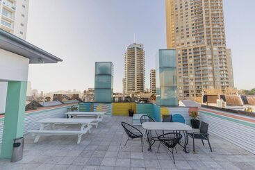 هاستل The Social