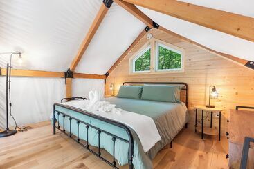 茅舍 Hidden Hollow   Desirable Ozark Glamping!