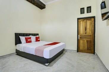 Отель Spot On 90882 Sari Homestay Near Garuda Wisnu Kencana