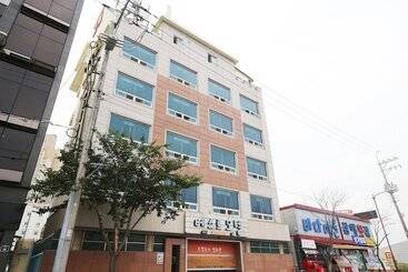 מוטל Tongyeong Best