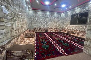 تختخواب و صبحانه Bedouin Experient House