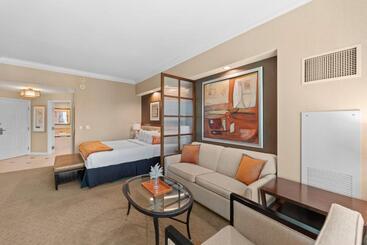 هتل Lucky Gem Penthouse & Luxury Suites At Signature Resort, Balcony Strip View 1607