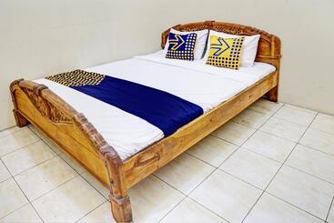 בית מלון כפרי Spot On 93108 Homestay H. Syarif Syariah   Ra Kartini