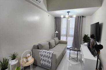 شقة فندقية Eastwood Global Plaza Luxury Residence