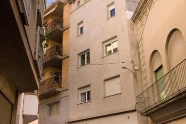 هتل Apartments Figueres