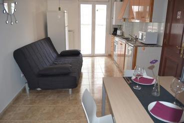 هتل Apartments Figueres