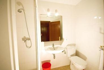 هتل Apartments Figueres