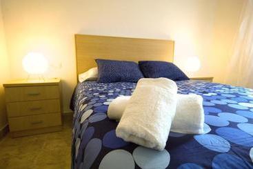 هتل Apartments Figueres